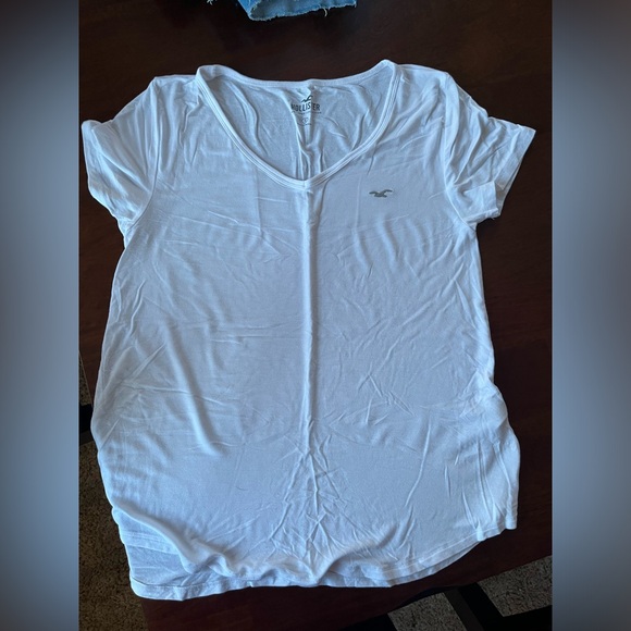 Must have v neck - Picture 4 of 7